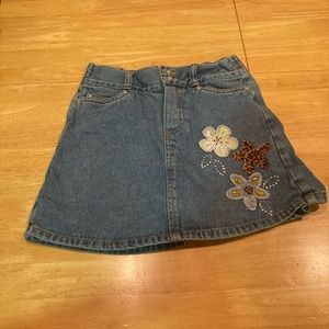 The children’s place Jean skort size 8 with embroidered flowers
